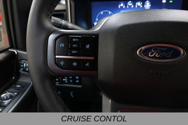 Ford F-350SD Vehicle Full-screen Gallery Image 38