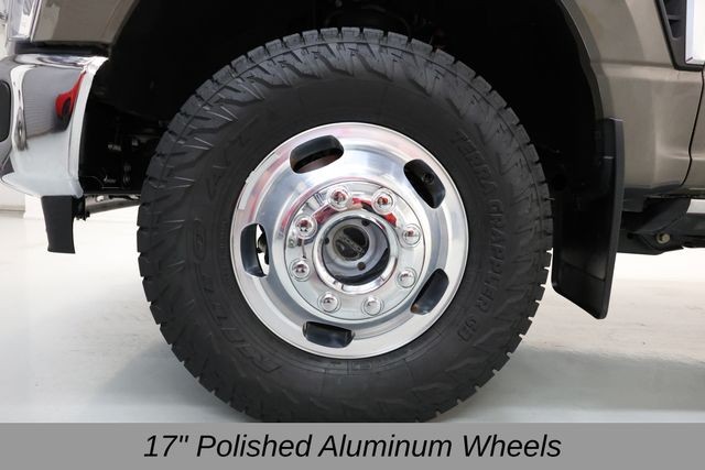 Ford F-350SD Vehicle Full-screen Gallery Image 40
