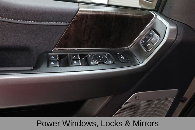 Ford F-350SD Vehicle Full-screen Gallery Image 50