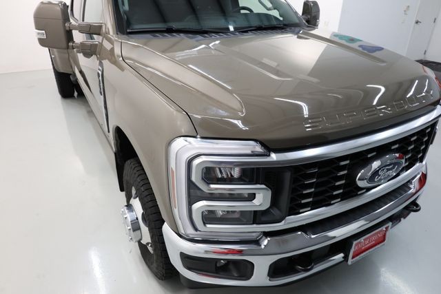 Ford F-350SD Vehicle Full-screen Gallery Image 56
