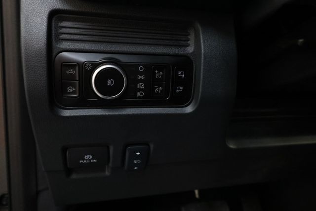 Ford F-350SD Vehicle Full-screen Gallery Image 68