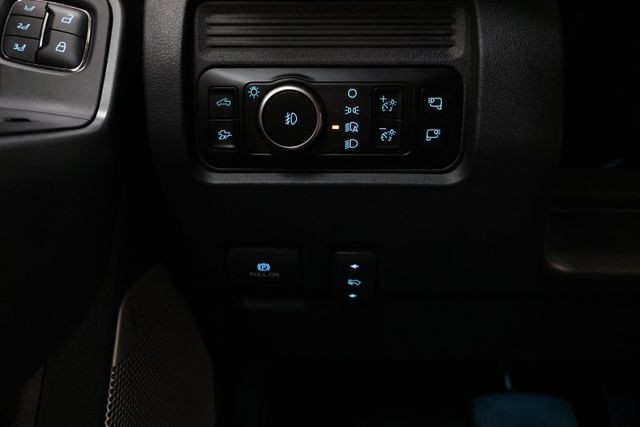 Ford F-350SD Vehicle Full-screen Gallery Image 69