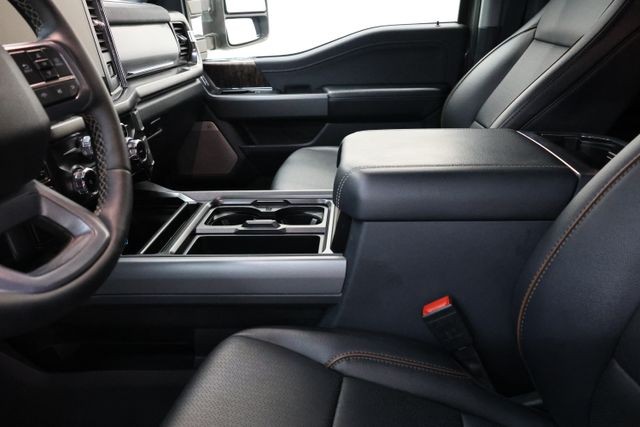 Ford F-350SD Vehicle Full-screen Gallery Image 72