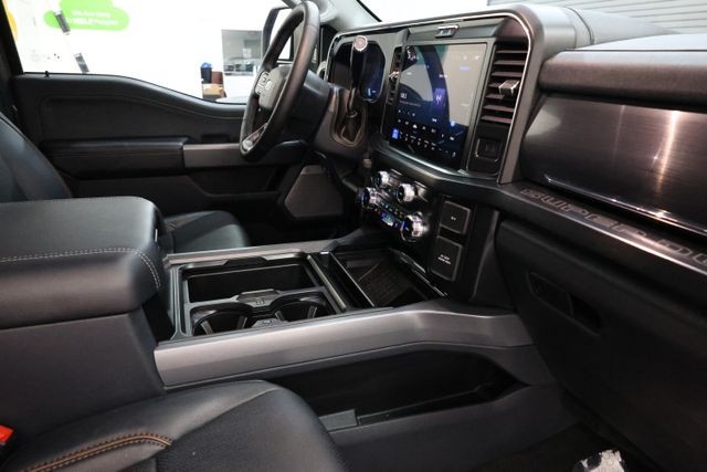 Ford F-350SD Vehicle Full-screen Gallery Image 75