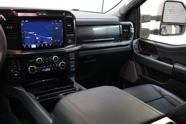 Ford F-350SD Vehicle Full-screen Gallery Image 79