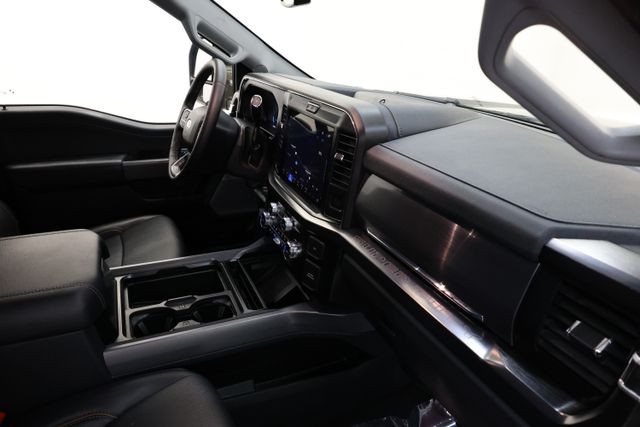 Ford F-350SD Vehicle Full-screen Gallery Image 80