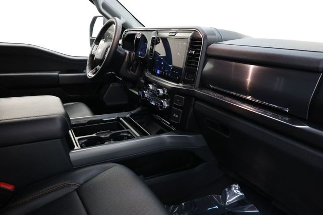 Ford F-350SD Vehicle Full-screen Gallery Image 81