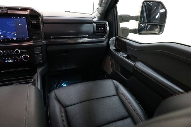 Ford F-350SD Vehicle Full-screen Gallery Image 84