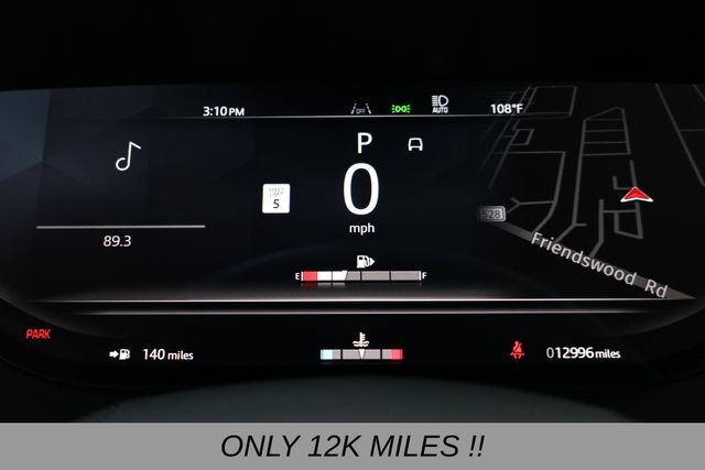 Land Rover Range Rover Sport Vehicle Full-screen Gallery Image 05