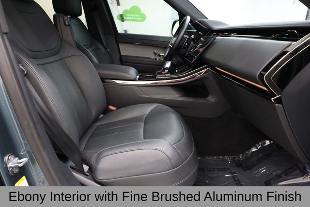Land Rover Range Rover Sport Vehicle Full-screen Gallery Image 12