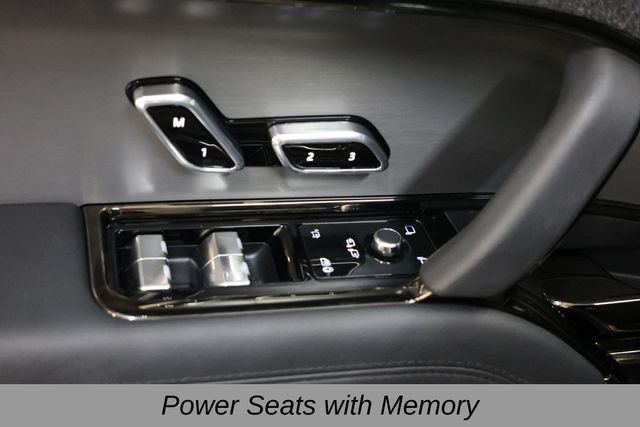 Land Rover Range Rover Sport Vehicle Full-screen Gallery Image 26