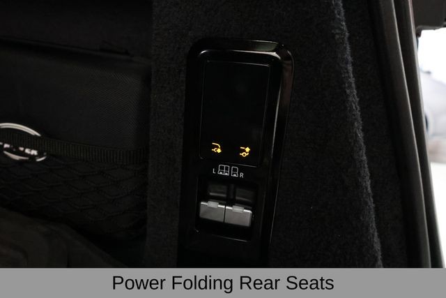 Land Rover Range Rover Sport Vehicle Full-screen Gallery Image 29