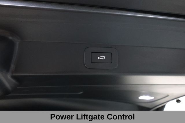 Land Rover Range Rover Sport Vehicle Full-screen Gallery Image 41
