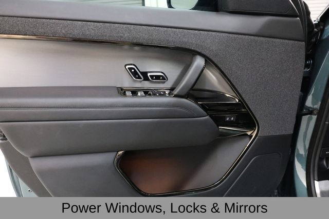 Land Rover Range Rover Sport Vehicle Full-screen Gallery Image 43