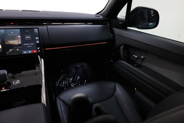 Land Rover Range Rover Sport Vehicle Full-screen Gallery Image 76