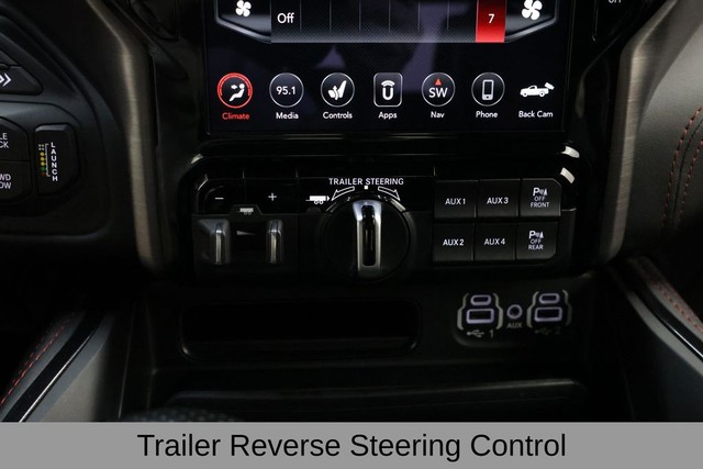 Ram 1500 Vehicle Full-screen Gallery Image 22