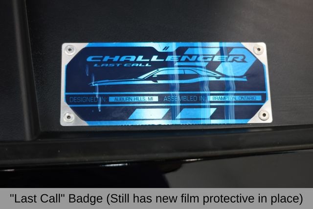 Dodge Challenger Vehicle Full-screen Gallery Image 06