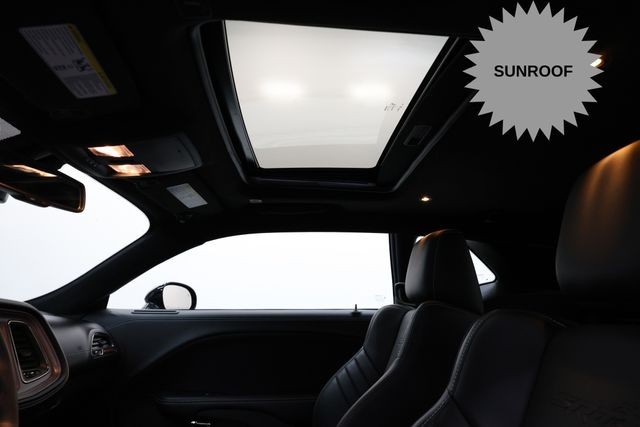 Dodge Challenger Vehicle Full-screen Gallery Image 21