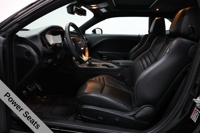 Dodge Challenger Vehicle Full-screen Gallery Image 29