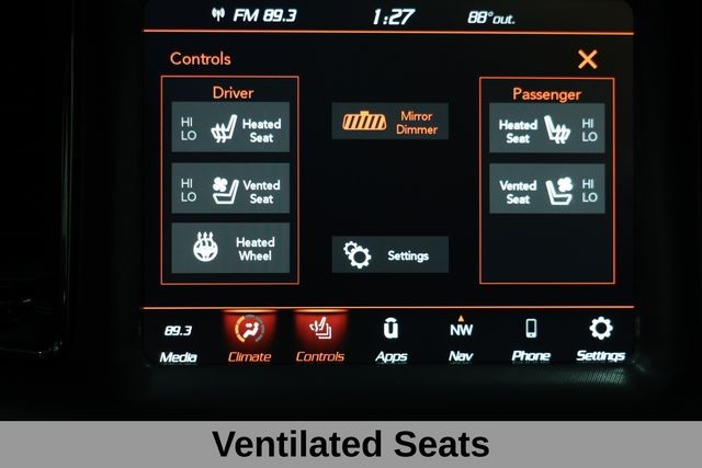 Dodge Challenger Vehicle Full-screen Gallery Image 31