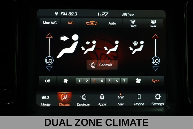 Dodge Challenger Vehicle Full-screen Gallery Image 34