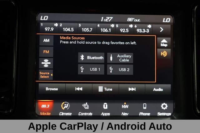 Dodge Challenger Vehicle Full-screen Gallery Image 36