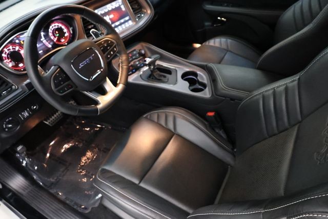 Dodge Challenger Vehicle Full-screen Gallery Image 75
