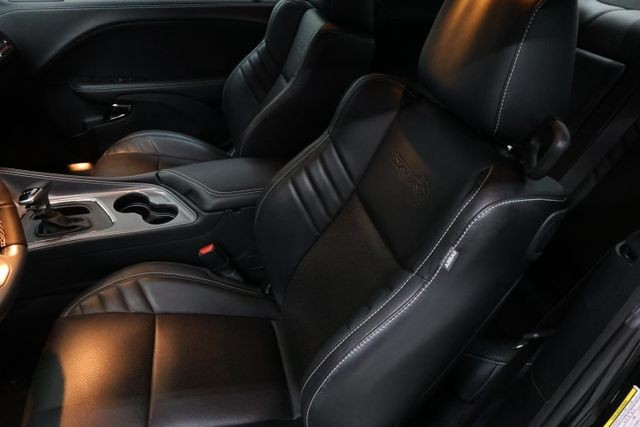 Dodge Challenger Vehicle Full-screen Gallery Image 76