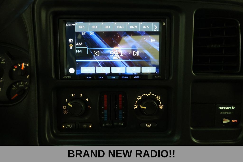 Chevrolet Silverado 1500 Vehicle Full-screen Gallery Image 13