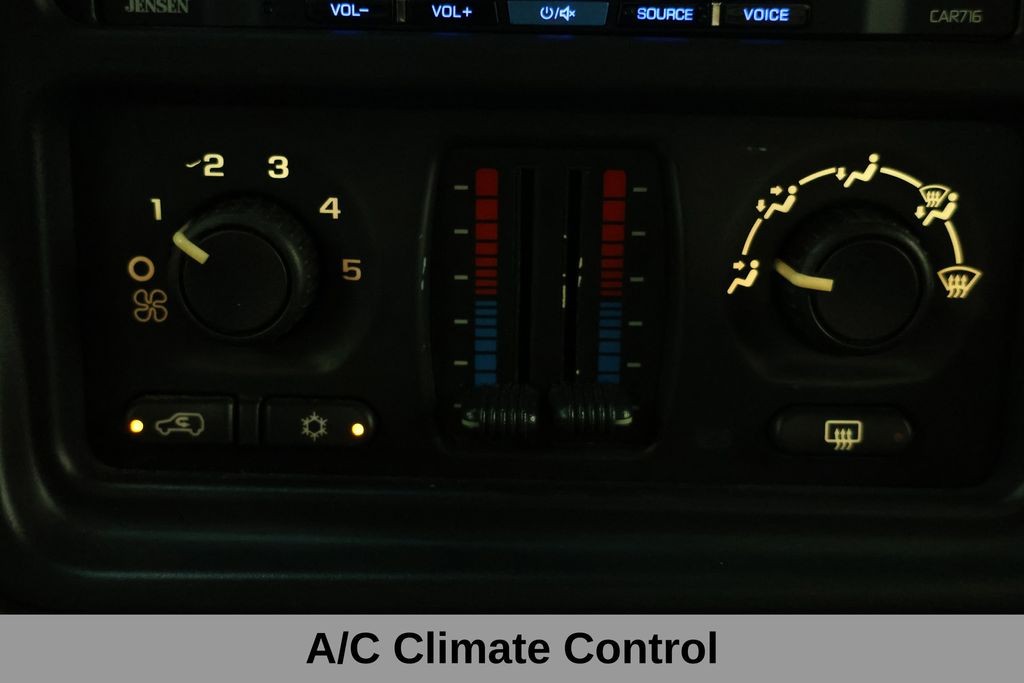 Chevrolet Silverado 1500 Vehicle Full-screen Gallery Image 19