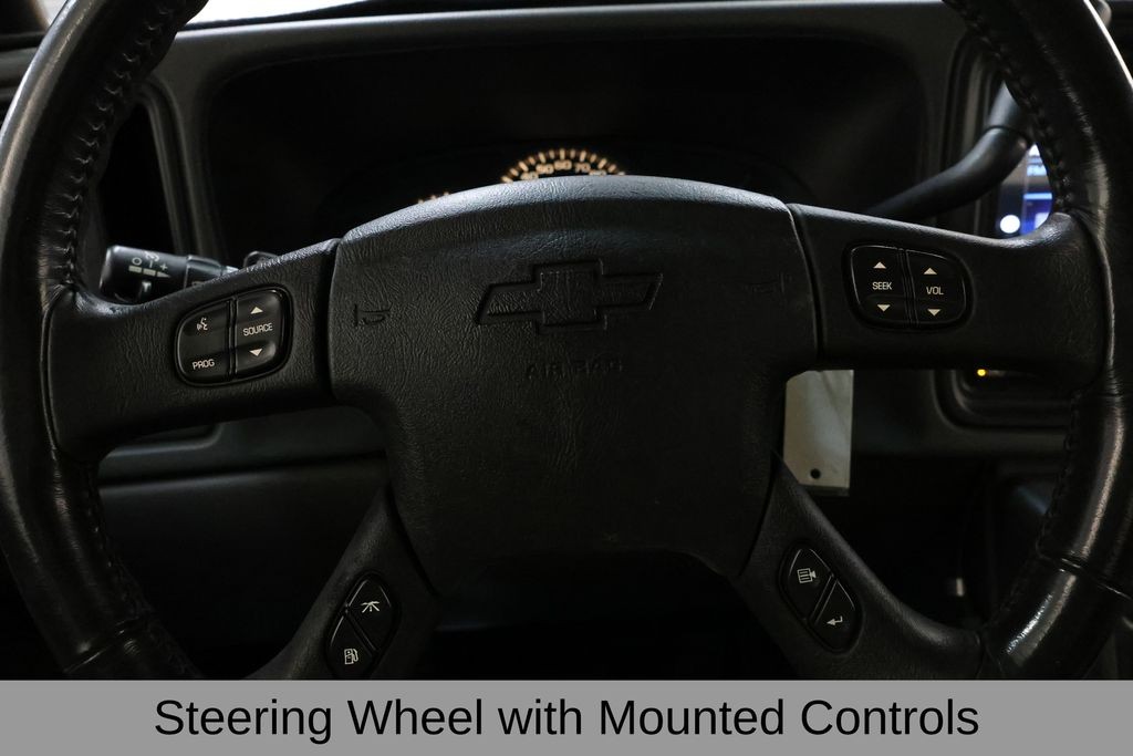 Chevrolet Silverado 1500 Vehicle Full-screen Gallery Image 24
