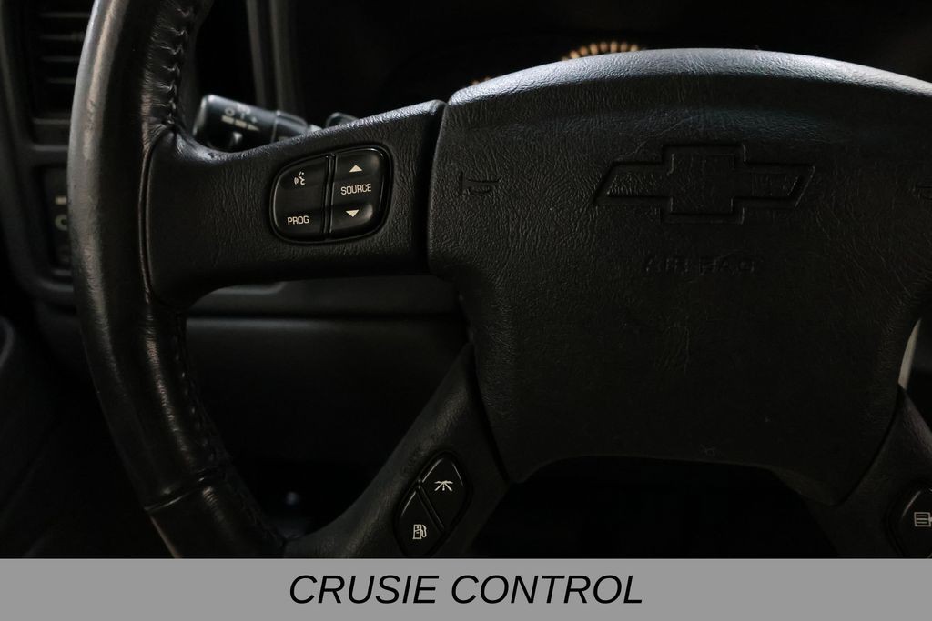 Chevrolet Silverado 1500 Vehicle Full-screen Gallery Image 25