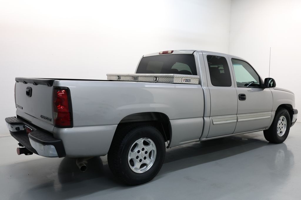 Chevrolet Silverado 1500 Vehicle Full-screen Gallery Image 44