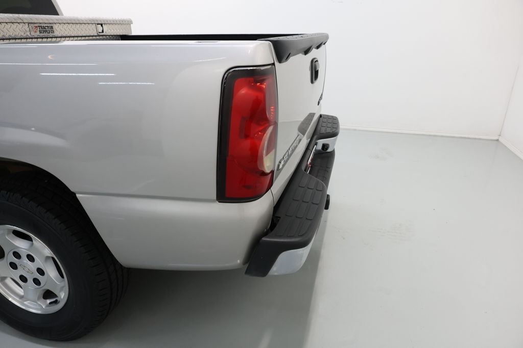 Chevrolet Silverado 1500 Vehicle Full-screen Gallery Image 45