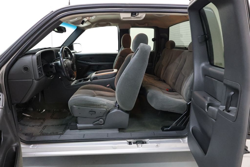 Chevrolet Silverado 1500 Vehicle Full-screen Gallery Image 54