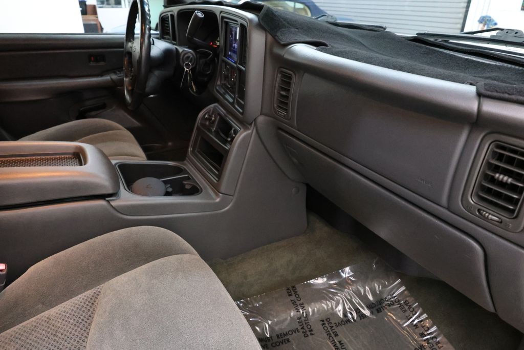 Chevrolet Silverado 1500 Vehicle Full-screen Gallery Image 58