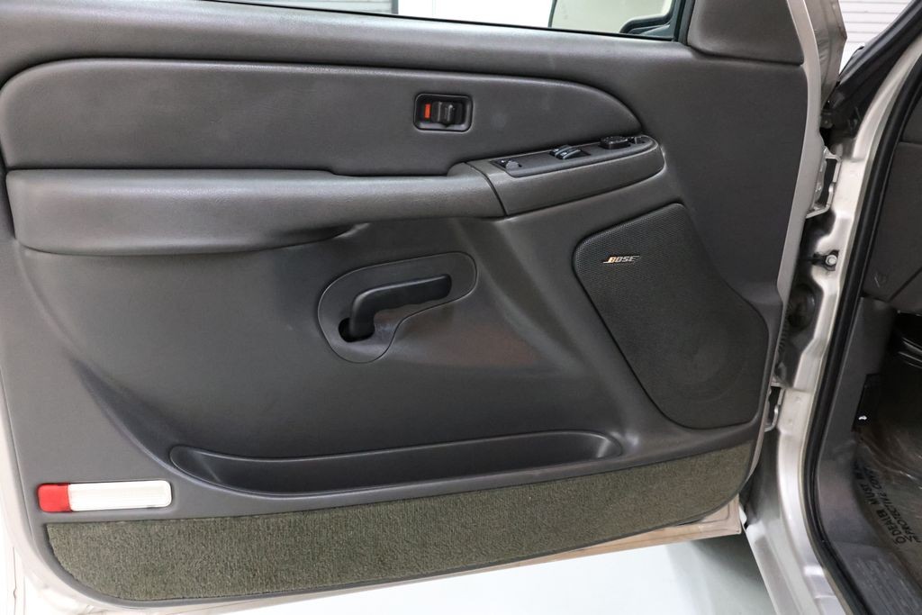 Chevrolet Silverado 1500 Vehicle Full-screen Gallery Image 65