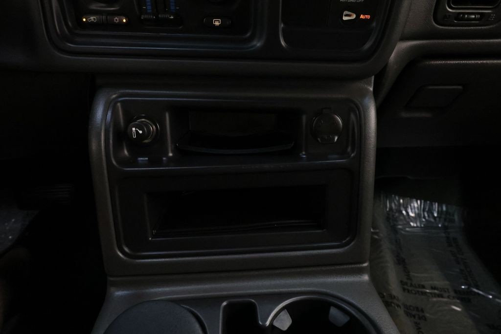 Chevrolet Silverado 1500 Vehicle Full-screen Gallery Image 66
