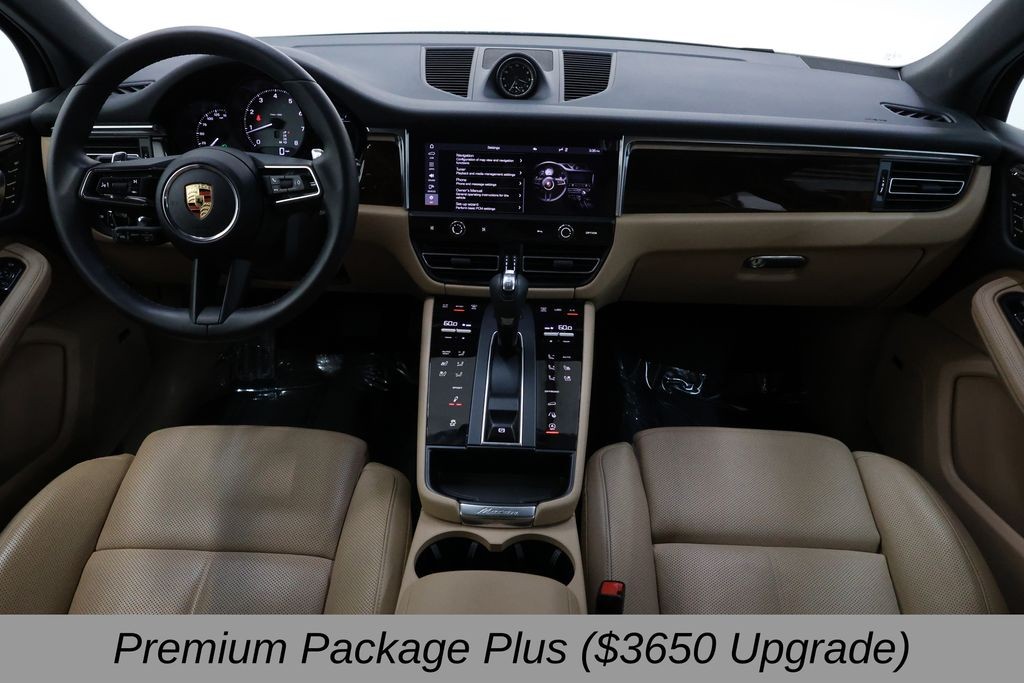 Porsche Macan Vehicle Full-screen Gallery Image 11