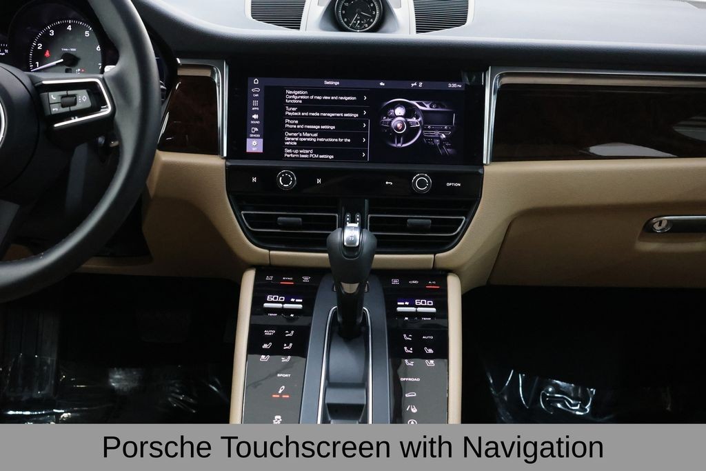 Porsche Macan Vehicle Full-screen Gallery Image 12