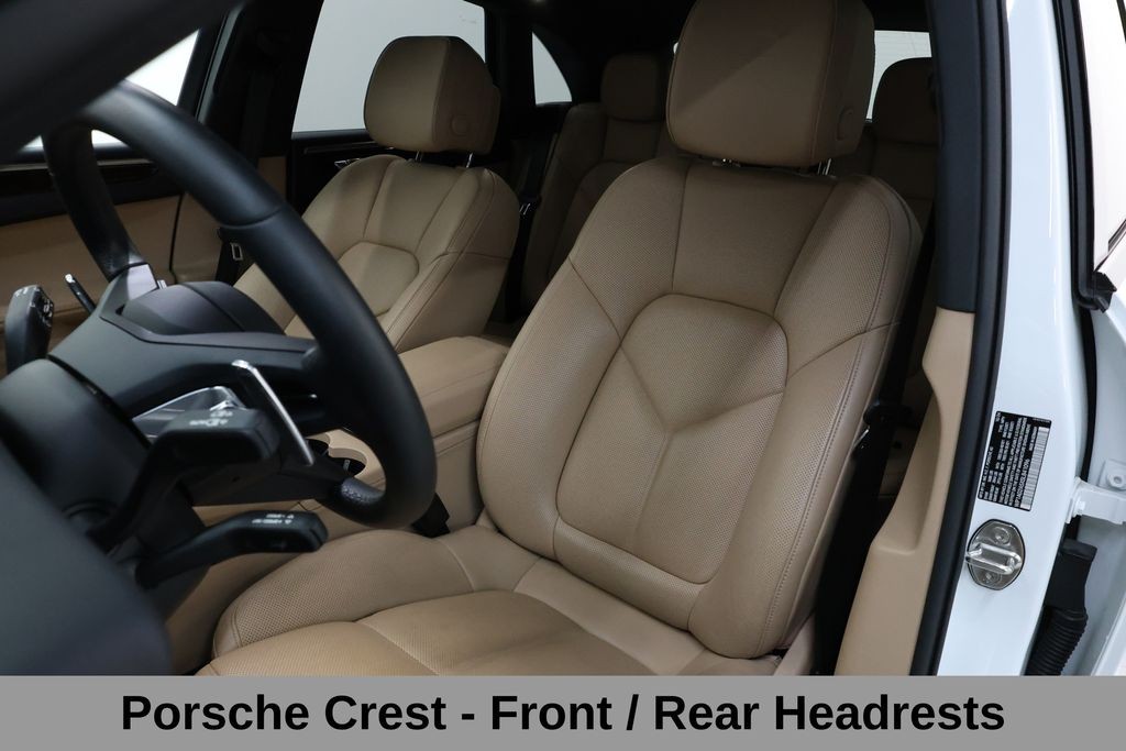 Porsche Macan Vehicle Full-screen Gallery Image 16