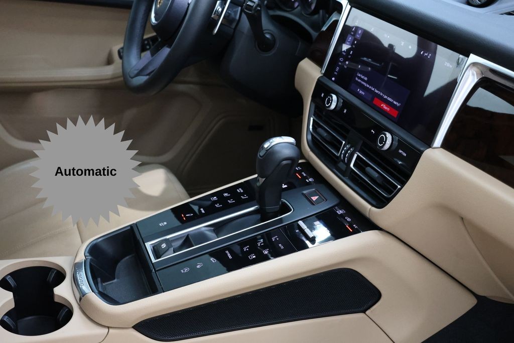 Porsche Macan Vehicle Full-screen Gallery Image 23