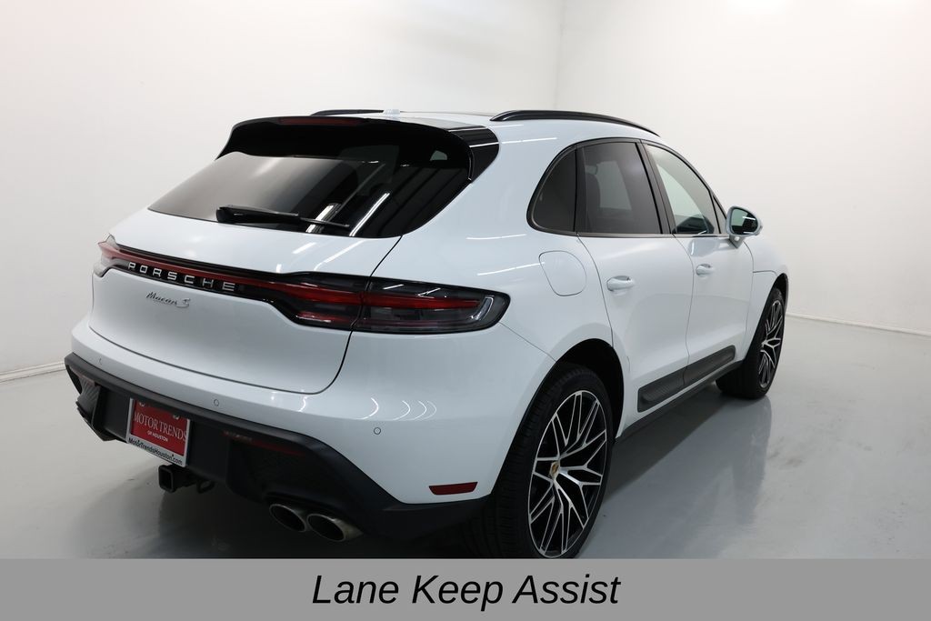 Porsche Macan Vehicle Full-screen Gallery Image 25