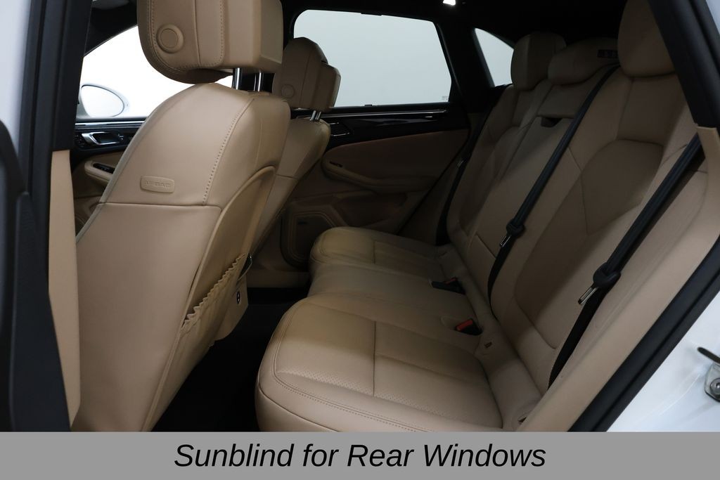 Porsche Macan Vehicle Full-screen Gallery Image 29