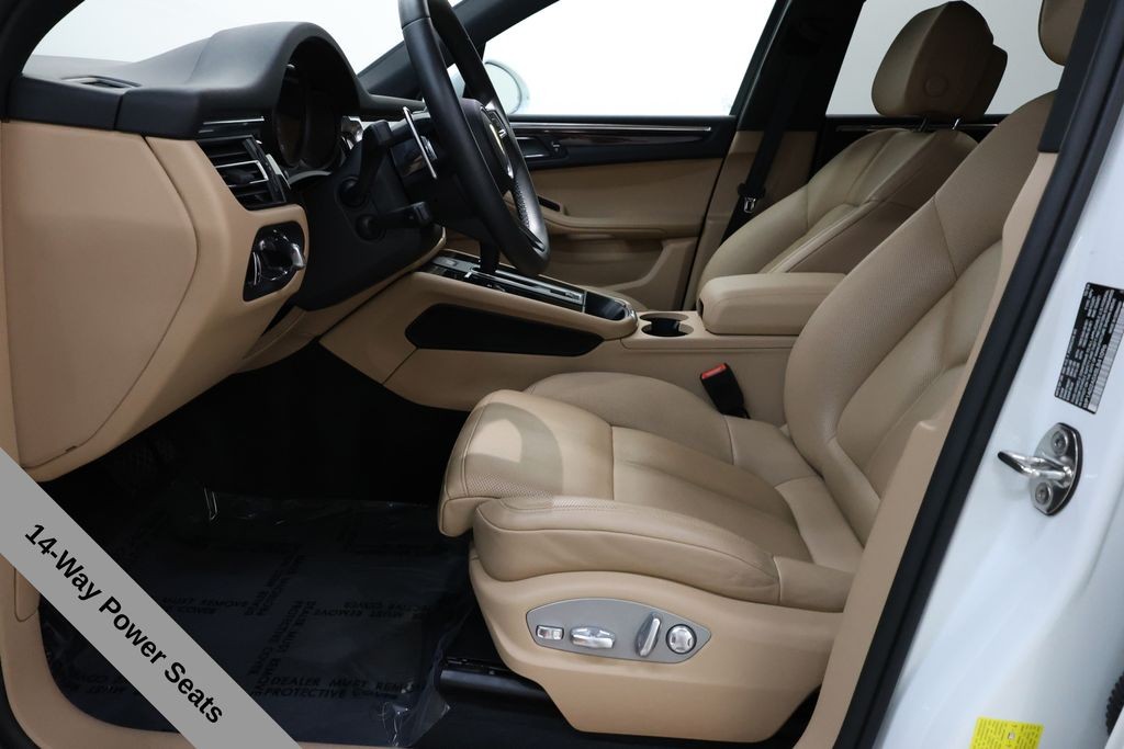 Porsche Macan Vehicle Full-screen Gallery Image 30