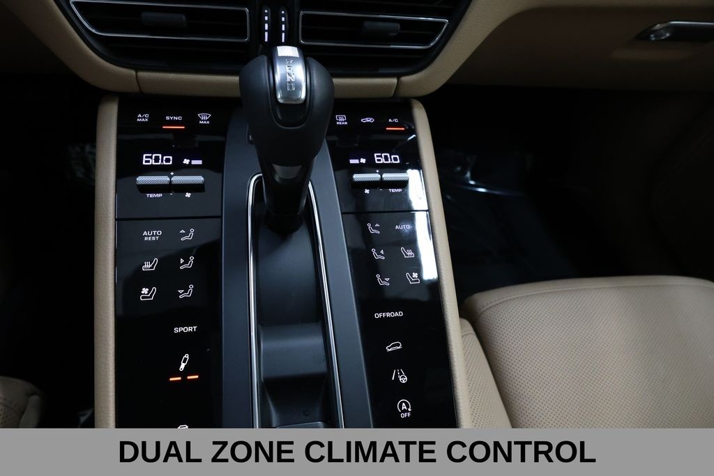 Porsche Macan Vehicle Full-screen Gallery Image 34