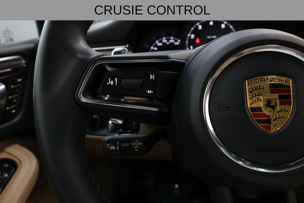 Porsche Macan Vehicle Full-screen Gallery Image 39