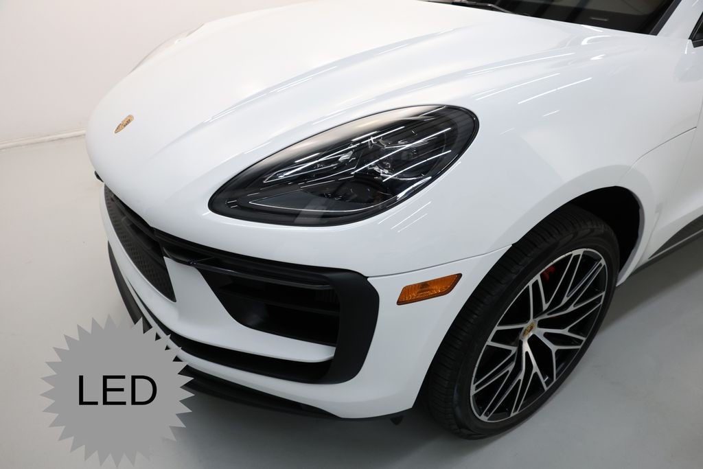 Porsche Macan Vehicle Full-screen Gallery Image 43