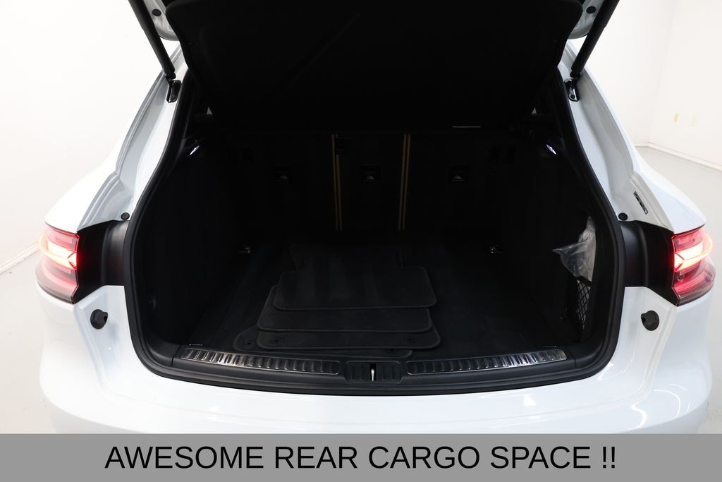 Porsche Macan Vehicle Full-screen Gallery Image 46