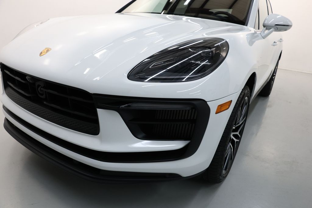 Porsche Macan Vehicle Full-screen Gallery Image 50